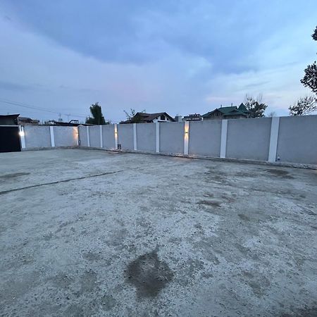 Fair Mount, Airport Road, Humhama Srinagar Hotell Eksteriør bilde